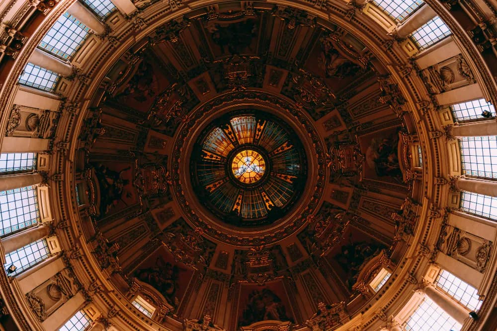 Coupole baroque dorée — In Real Art