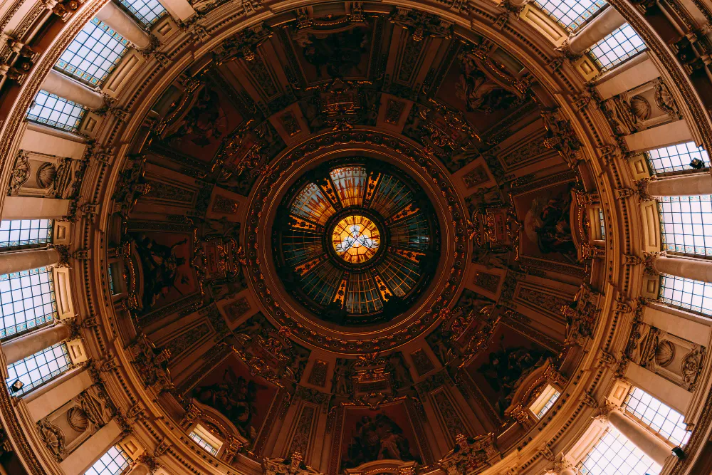 Coupole baroque dorée — In Real Art